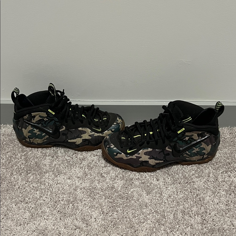 Nike Black and Green Camouflage Sneakers